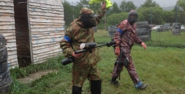 Игроки возвращаются с победным флагом ИА Sakhalinmedia