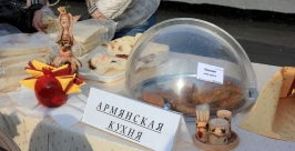 Армянскую кухню также представили Любовь Кондрашова. ИА SakhalinMedia
