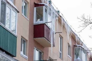 За увешанные сосульками крыши домов южносахалинские УК будут штрафовать пресс-служба администрации Южно-Сахалинска
