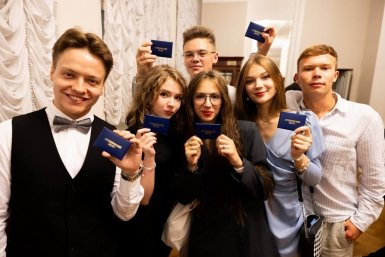 Первые студенты сахалинского филиала "Щуки" получили студенческие билеты