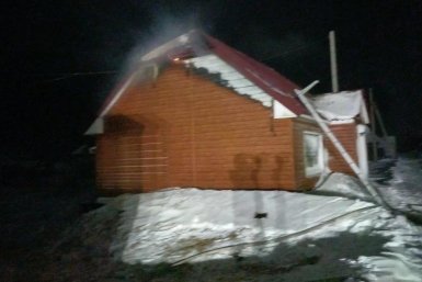 Чердак магазина загорелся ночью в Курильске пресс-служба ОКУ &quotПСС Сахалинской области&quot