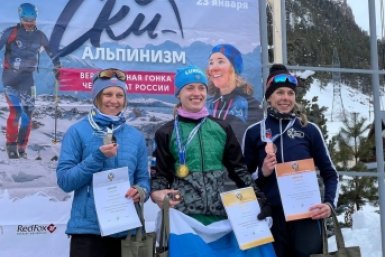 Марина Черноусова (слева) пресс-служба министерства спорта Сахалинской области
