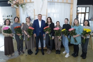 Встреча губернатора Валерия Лимаренко с участницами движения &quotСчастливое материнство&quot пресс-служба правительства Сахалинской области