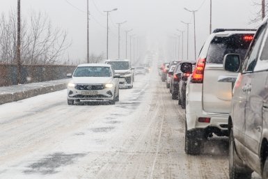 Часть дорог на юге Сахалина закрыли из-за циклона: список