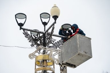 Установка новых уличных светильников в Южно-Сахалинске пресс-служба администрации Южно-Сахалинска