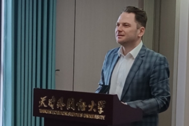 Роман Косыгин, куратор Премии им. Арсеньева ИА PrimaMedia