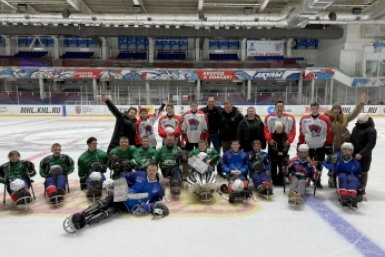 Сахалинские ветераны СВО сыграли в следж-хоккей с юными спортсменами пресс-служба министерства спорта Сахалинской области