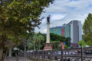 В Сочи сильнее всего за год подешевели студии и многокомнатные квартиры Юлия Кучинина