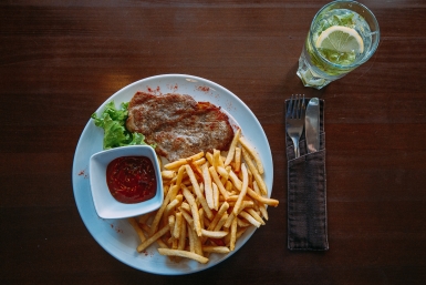  Кубанцы стали игнорировать рестораны и чаще посещать точки фастфуда Мария Смитюк