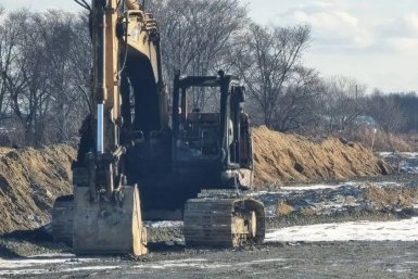 Сгоревший экскаватор пресс-служба УМВД России по Сахалинской области