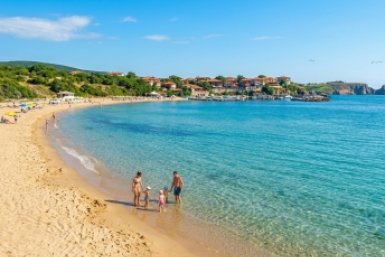 Турция "кусает локти": нашли страну, где отдых в 3 раза дешевле, а море кристально чистое