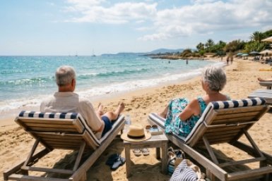 Вместо радикулита на грядках — морской бриз: где бюджетно отдохнуть этой весной в 60+