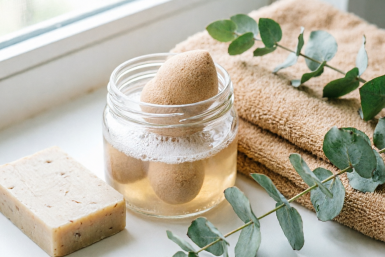 Мыло — это прошлый век: чищу спонж в микроволновке, никаких высыпаний нет, а "тоналка" ложится ровно