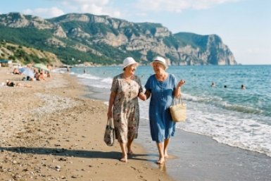 Море в двух шагах и полный штиль: 3 крымских города, где жизнь после 60 только начинается