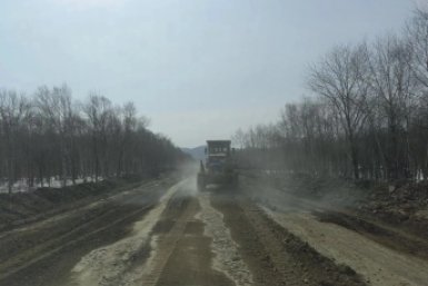 На сахалинской трассе между селами Айнское и Медвежье усилили работы по содержанию дороги пресс-служба минтранса Сахалинской области