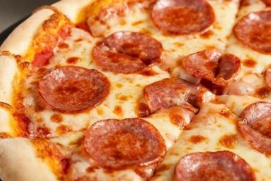 Быстрая сырная пицца из творожного теста: щепотка муки и гора белка. Ароматная и хрустящая