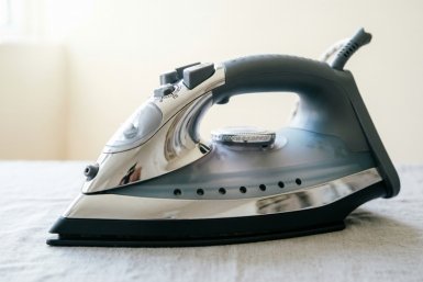 В подошву утюга смотрюсь, как в зеркало: ни нагара, ни грязи — спасибо средству для зубов