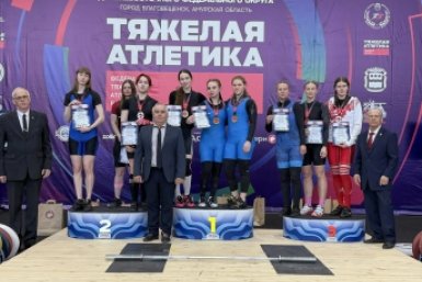 Чемпионат ДФО по тяжелой атлетике пресс-служба министерства спорта Сахалинской области