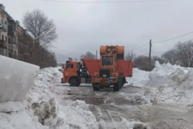 Расчистка снега в Охе пресс-служба министерства транспорта и дорожного хозяйства Сахалинской области