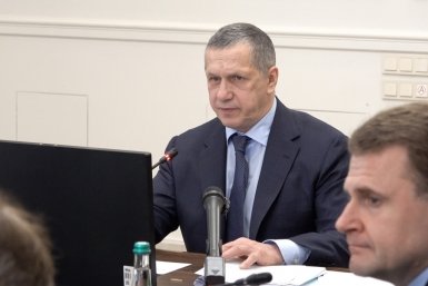 Трутнев попросил Минвостокразвития объяснить цену яблок на Чукотке по 1000 рублей