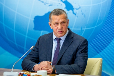 Чукотка развивается лучше, чем в среднем по РФ, но и пить продолжает - Трутнев