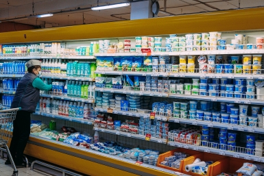 Магазины будут штрафовать за продажу товаров по низкой цене и за просрочку