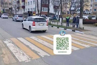 Восьмилетний мальчик попал под колеса авто, пересекая &quotзебру&quot на самокате в Корсакове Госавтоинспекция Сахалинской области
