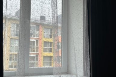 Замачиваю тюль в этом составе на час - и серость уходит без стирки: шторы белее облаков, даже старая желтизна исчезает