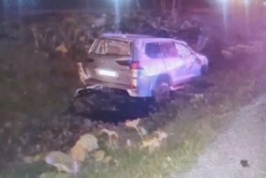 Пьяный водитель на "Лексусе" врезался в универсал в Южно-Сахалинске
