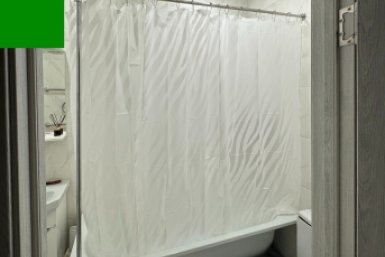 Кладу шторку для ванной в стиральную машину с этим средством: мыльный налет и желтизна отлетают сами