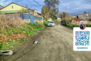 В Корсакове автомобиль опрокинулся на дороге и скрылся с места ДТП