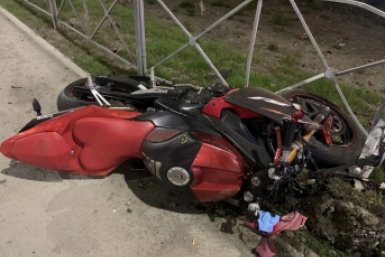 Водитель и пассажирка мотоцикла пострадали в ДТП в Южно-Сахалинске