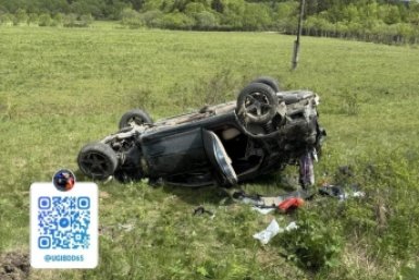 В Южно-Сахалинске Lexus опрокинулся в кювет, уворачиваясь от столкновения с BMW УГИБДД УМВД России по Сахалинской области