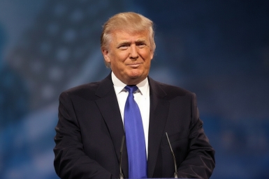 Дональд Трамп пригрозил Европе 100% пошлинами: что известно о торговом конфликте США и ЕС