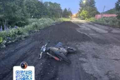 Молодой мотоциклист опрокинулся на трассе в Углегорском районе