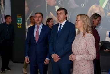 В центре: Сергей Кравцов пресс-служба правительства Сахалинской области