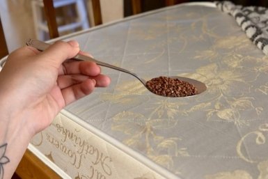 1 ложка соды и 2 капли масла - матрас в жару больше не пахнет потом, затхлостью и пылью: только чистота и свежесть, как в дорогом отеле