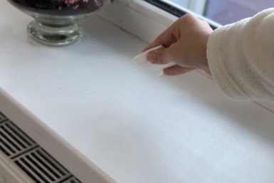 2 капли на губку и тру - пластиковый подоконник белее облачка: как отмыть пластик от желтизны и следов от горшков за 1 раз