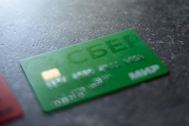 Сенатор предупредил о мошенниках, продающих фейковые виртуальные карты
