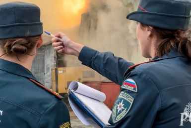 Крупный пожар на складе в Южно-Сахалинске пресс-служба ГУ МЧС России по Сахалинской области