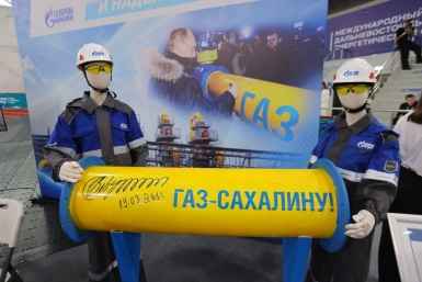 Реплика газопровода с автографом президента РФ Владимира Путина пресс-служба правительства Сахалинской области