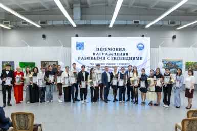 Церемония вручения разовых стипендий в Южно-Сахалинске пресс-служба администрации Южно-Сахалинска