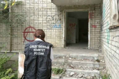 Школьница разбилась насмерть, провалившись в лифтовую шахту в заброшенном доме Следком