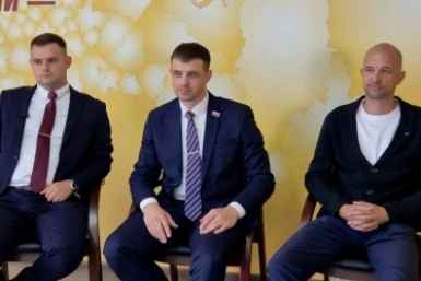 Пресс-конференция предоставлено региональным отделением партии &quotСправедливая Россия&quot