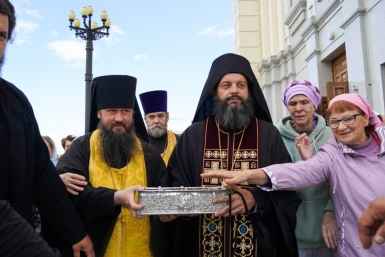 Более 25 тысяч хабаровчан и гостей города поклонились мощам святителя Спиридона Официальный портал  Приамурской митрополии