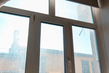 1 ложку в воду — и моем окна: всем кажется, что стекол нет вообще — кристально чисто и без разводов