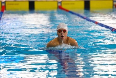 Чемпионат и первенство области по плаванию стартовали в Южно-Сахалинске