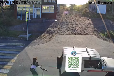 Девочка на электросамокате влетела в автомобиль в Курильском районе