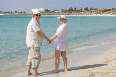 5 дешевых стран, где на нашу пенсию ни в чем не отказывают: безлюдные пляжи, вода как парное молоко
