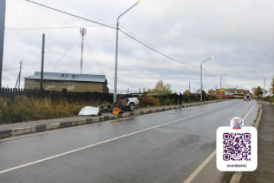 "Марк" на скорости занесло в фонарный столб на трассе в Тымовском районе